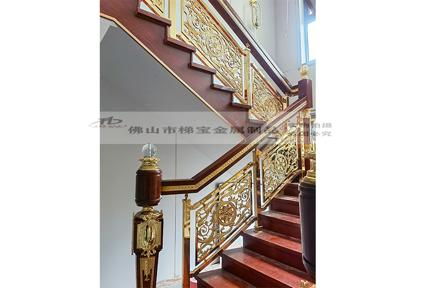 别墅铜楼梯